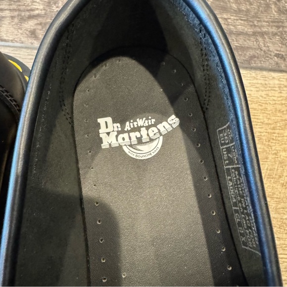 DR. MARTENS ADRIAN QUAD LEATHER PLATFORM TASSLE LOAFERS Size 7 NWT - Picture 9 of 10